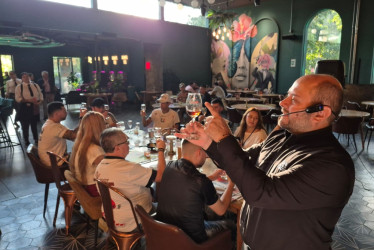 Hinchas del Once Caldas conocieron las bondades del Ron Viejo de Caldas en la cata organizada en Patrimonio.