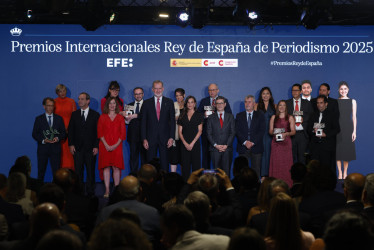  las autoridades y los galardonados durante los Premios Internacionales Rey de España de Periodismo 