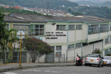 El colegio de la Asunción incluye esta sede central más otra en el barrio del mismo nombre en Manizales y otra en La Carola. Son mil 112 los estudiantes, atendidos por 53 maestros.
