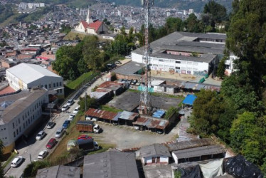 Esta es una toma aérea de la comuna universitaria de Manizales.
