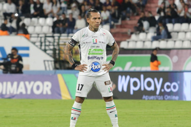 Dayro Moreno en el último partido de los cuadrangulares de la Liga BetPlay I, entre Once Caldas y Atlético Nacional, antes de convertir el penalti que significó el gol 362 en su carrera.