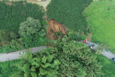 Hay 24 rutas con pasos restringidos o cierres totales en Caldas este miércoles (18 de junio). Desentierran un vía que lleva a Risaralda, el departamento.