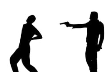 A la persona le dispararon dentro de su casa.