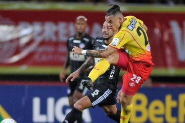 Edwin Velasco, lateral izquierdo enfrentó a Deportivo Pereira en los cuadrangulares de 2022 con el Junior en el partido que ganó el Matecaña 4-3