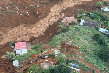 Así se ve desde el aire la avalancha de la madrugada de este martes entre Medellín y Bello (Antioquia).