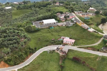 Foto I Tomada de la web Consorcio Cimega I LA PATRIA  El colegio de Las Coles, en el corregimiento del mismo nombre, reporta supuesta práctica de gravity en el trayecto recién repavimentado en la vía que comunica a Pácora con Salamina.