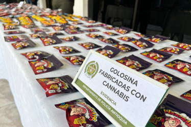 Los 300 paquetes de golosinas no contaban con ninguna autorización para su comercialización.