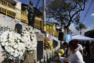 Recuerdan al cantante a 90 años de su muerte en un accidente aéreo.