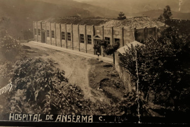 Imagen del Hospital San Vicente de Paúl, de Anserma, en 1958.