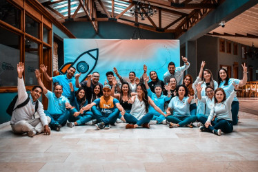 Líderes participantes de la Expedición Liderazgo FIL y equipo de trabajo de la Fundación Instituto de Liderazgo (FIL).