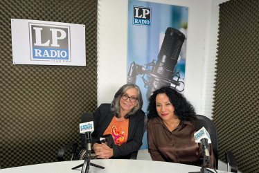  Liliana Hurtado Sáenz y Yolanda Arias Gómez, actriz y directora de la obra de teatro El Ojo de la Casa, respectivamente. 
