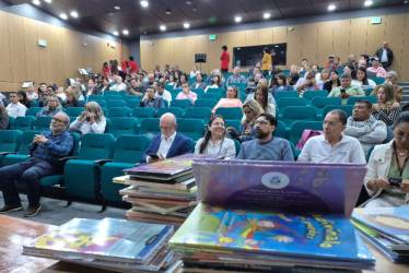 Foto I Freddy Arango I LA PATRIA  Colegios de Caldas recibieron ayer de la Gobernación 90 bibliotecas en un acto en el Parque tecnológico en Villamaría. 