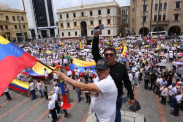 Los asistentes deben lucir prendas blancas para asistir a la marcha. 