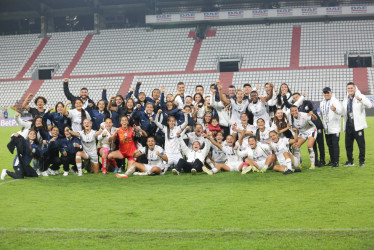 La foto del recuerdo. El 27 de marzo Once Caldas le ganó 2-0 a Real Santander y consiguió su primer triunfo en su historia en la Liga Femenina. Por eso, jugadoras, técnicos y directivos se unieron para celebrar.