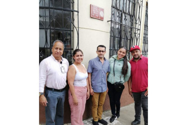 La investigación la realizan 14 estudiantes, en compañía de un docente. 