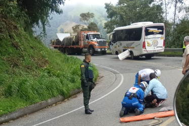 El accidente dejó lesionado al motociclista.