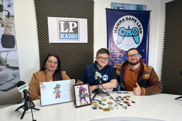  Sandra Milena Rendón, Miguel Ángel León y John James León, son familia y creadores del emprendimiento Hama Game León.  