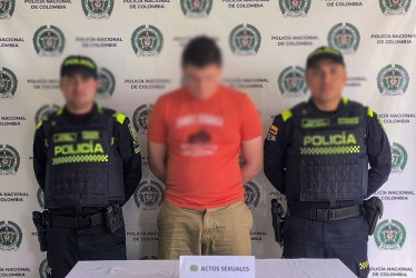 El hombre fue capturado en flagrancia por el delito de acceso carnal violento con menor de 14 años.