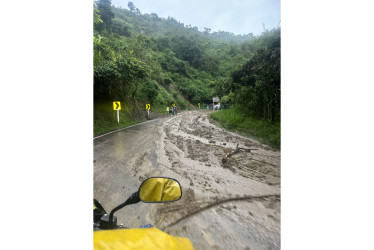 Hay un deslizamiento en el tramo entre La Pintada y Santa Bárbara