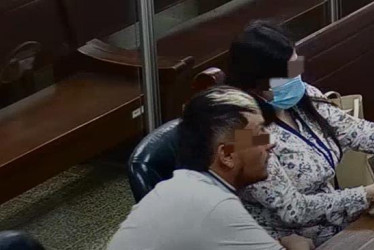 El sujeto firmó acta de compromisos y debe desalojar la casa donde habitaba con la afectada. Adicional, sacar todas sus pertenencias.