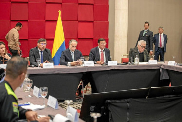 Foto | Registraduría Nacional | LA PATRIA  Álvaro Hernán Prada, presidente del Consejo Nacional Electoral; Armando Benedetti, ministro del Interior; y el registrador nacional, Hernán Penagos, lideraron la reunión de la Comisión de Seguimiento Electoral.
