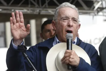 Álvaro Uribe Vélez.