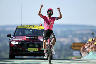 El irlandés Ben Healy ganó este jueves la etapa 6 del Tour de Francia. El líder es el neerlandés Mathieu Van der Poel, que le quitó la malla amarilla a Tadej Pogacar.