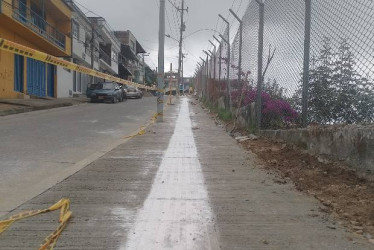 Fotos I Óscar Veiman Mejía I LA PATRIA  La Alcaldía de Manizales actual le metió mano a este andén de Calle Larga, en la unión de los barrios Chipre y Campohermoso, luego de años de presentar deterioro.