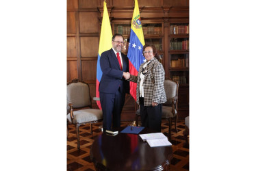 El canciller de Venezuela, Yván Gil, estuvo reunido con la canciller colombiana encargada, Rosa Yolanda Villavicencio, en Bogotá.