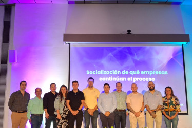 Representantes de las 13 empresas seleccionadas celebran el cierre de la primera fase de MAGI Movement, que impulsa la inteligencia artificial en Caldas.