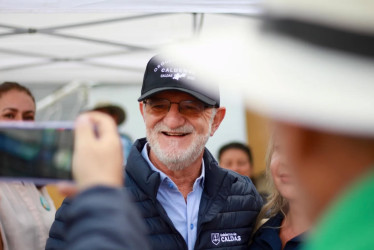 Gobernador, con su profesión presente