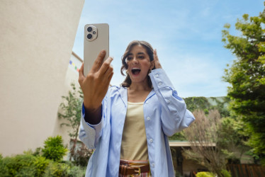 El Honor 400, disponible en Colombia, combina cámara de 200MP y funciones con IA para edición y seguridad.