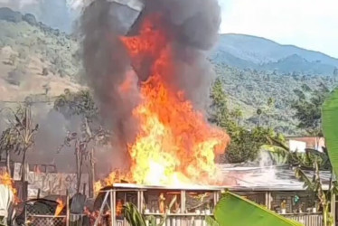 Alcalde de Calarcá y Concejo Municipal lideran ayudas tras incendio en zona rural