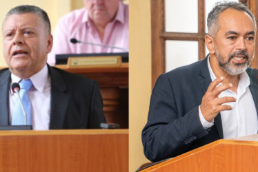 Juan Carlos Pérez, contralor de Caldas, y Eduardo Andrés Grisales, jurídico de la Asamblea de Caldas. 