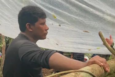 Manuel Ranoque, padre de dos de los cuatro menores indígenas desaparecidos durante 40 días en la selva amazónica, fue condenado por el delito de acto sexual violento agravado contra una de las niñas de la que es el padrastro.