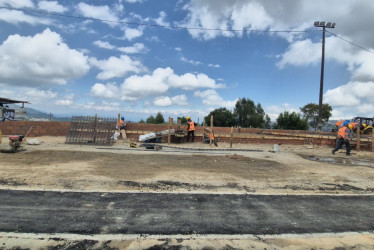 Le construyen un altar al paisaje: un mirador con atracciones deportivas se ejecuta en Manizales. Según ciudadanos, la cancha dejó de inundarse. Quieren alejar las drogas.