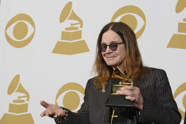 John Michael Osbourne, ​​ más conocido como Ozzy Osbourne, fue un músico y compositor británico perteneciente a la banda Black Sabbath.