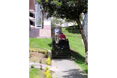 El pasamanos que se necesita en el barrio Laureles de Manizales.