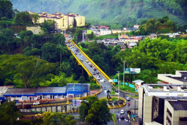 El puente La Florida conecta Armenia y Calarcá, en el Eje Cafetero. 