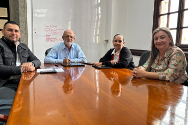 El gobernador, Henry Gutiérrez Ángel, se reunió con representantes de la Dirección Territorial de Salud de Caldas (DTSC), el Fondo de Prestaciones Sociales del Magisterio (Fomag) y la Secretaría de Educación. 