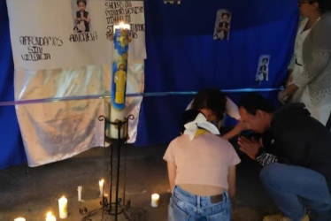 Hubo una velatón esta noche de domingo.