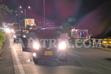 Los organismos de socorro atendieron a cuatro personas. Dos, que iban en la moto, sufrieron lesiones.