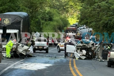 El choque ocurrió en la carretera que comunica a Manizales con Medellín, en jurisdicción de Riosucio.