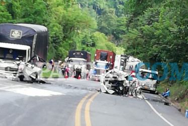 El accidente se registró en la tarde de este domingo. Se desconoce si hubo víctimas fatales.