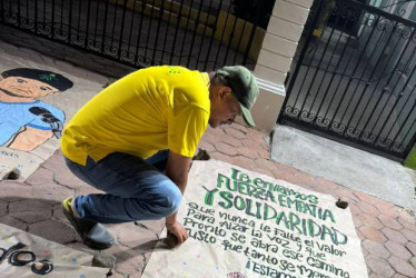 Foto I Cortesía para LA PATRIA  La huelga de hambre de Alan David Medina, funcionario del Sena Caldas, se inició el lunes 7 de julio del 2025 en la sede de Apartadó, donde vive su familia. Este 21 de julio ha dejado la protesta ante el debilitamiento físico.