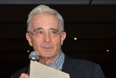 Álvaro Uribe Vélez fue presidente de Colombia en dos periodos: 2002-2006 y 2010-2014.