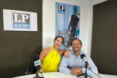 La soprano Andrea Vargas y el tenor Javier Almanza de Dueto Romanza Show. 