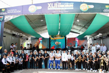 Los ganadores de todas las categorías se agruparon para la foto