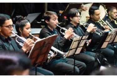 Por lo menos 50 músicos estarán en escena durante el concierto.