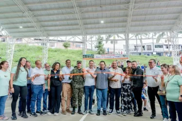 Este fin de semana la Gobernación de Risaralda entregó la cubierta de la cancha del barrio Boston de Pereira.